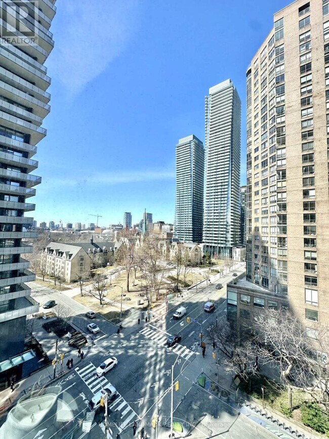 1001-1001 Bay St. in Toronto, ON - Building Photo - Building Photo