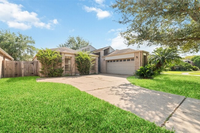1911 Barons Glen in Sugar Land, TX - Building Photo - Building Photo