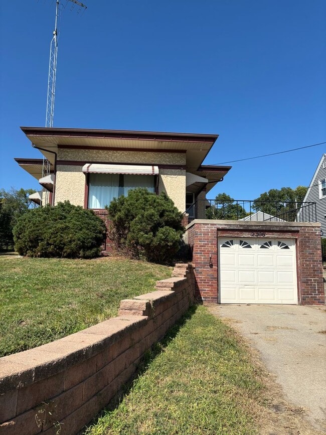 property at 2206 W Norfolk Ave