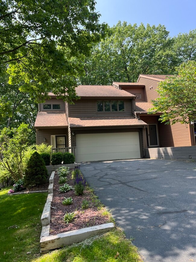 property at 523 Clubhouse Rd