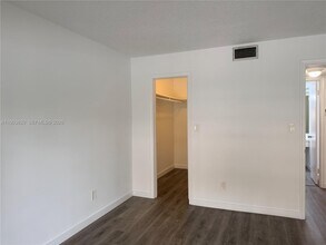 9229 SW 87th Ave in Miami, FL - Building Photo - Building Photo