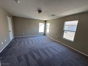 7304 High Cascade Ave in Las Vegas, NV - Building Photo - Building Photo