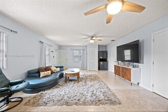 600 NW 99th St in Miami, FL - Building Photo - Building Photo