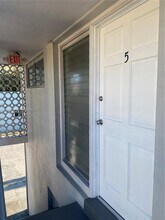 100 Madeira Ave, Unit 5 in Coral Gables, FL - Building Photo - Building Photo