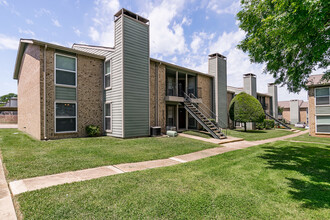 Coronado North Apartments in Denton, TX - Foto de edificio - Building Photo