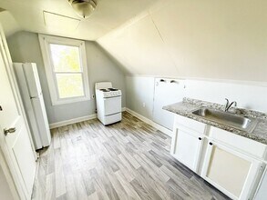 8505 Garfield Blvd-Unit -Unit 3 in Garfield Heights, OH - Building Photo - Building Photo