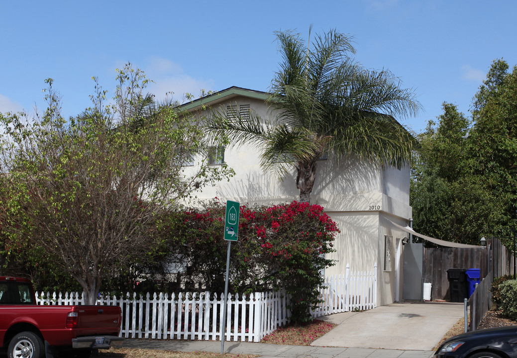 1010 Robinson Ave in San Diego, CA - Foto de edificio