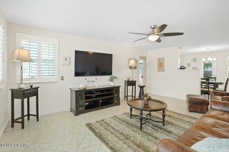 52 Palm Dr in Ormond Beach, FL - Foto de edificio - Building Photo