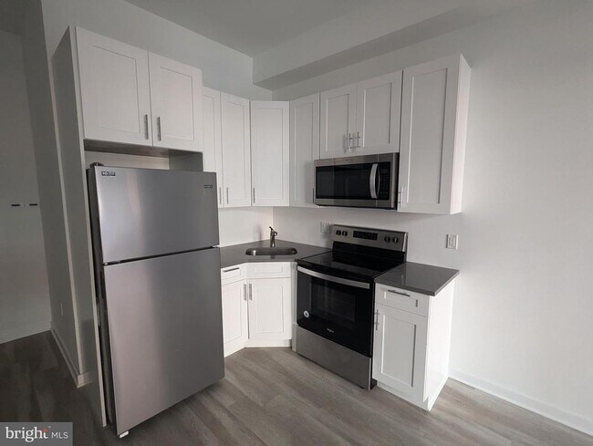 1524 Ridge Ave in Philadelphia, PA - Building Photo - Building Photo