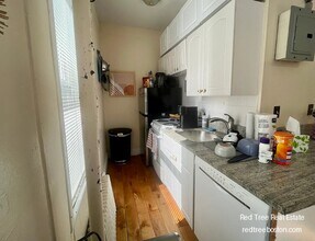 108 Myrtle St, Unit 10 in Boston, MA - Building Photo - Building Photo