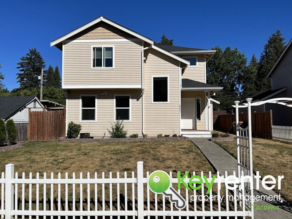 8823 S I St in Tacoma, WA - Building Photo