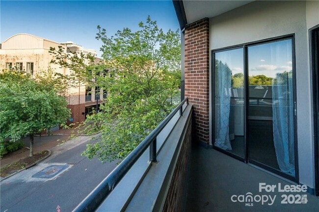 property at 224 N Poplar St