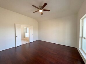 200 Rippling Creek Ln in Alvin, TX - Building Photo - Building Photo