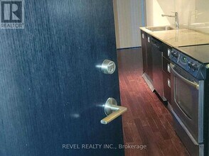 33 Charles St E in Toronto, ON - Building Photo - Building Photo