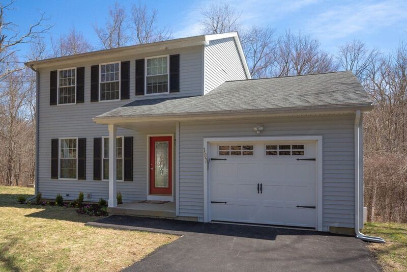107 Stafford Rd in Wales, MA - Building Photo