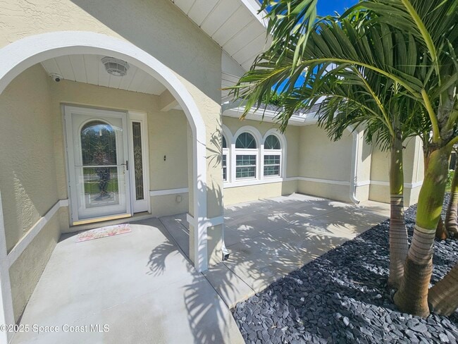 832 Newfound Harbor Dr in Merritt Island, FL - Building Photo - Building Photo