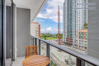 230 NE 4th St in Miami, FL - Building Photo - Building Photo