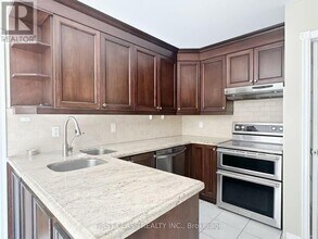 3 Veronica Crescent in East Gwillimbury, ON - Building Photo - Building Photo