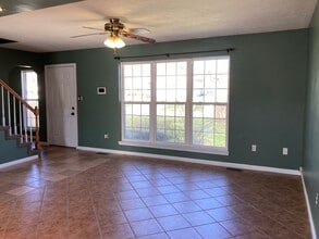 812 Edgebrook Dr in Vine Grove, KY - Building Photo - Building Photo