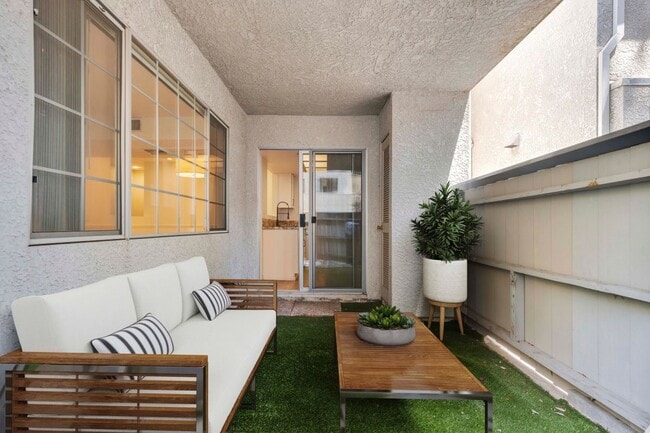 20155 Keswick St in Los Angeles, CA - Building Photo - Building Photo