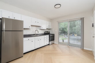 Palomino Apartments in Carbondale, IL - Building Photo - Interior Photo