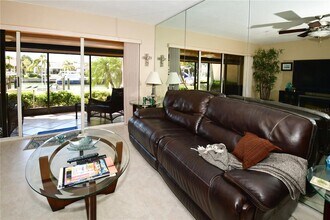 4730 Brittany Dr S in St. Petersburg, FL - Building Photo - Building Photo