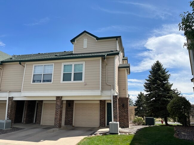 property at 2012 Oxford Ln