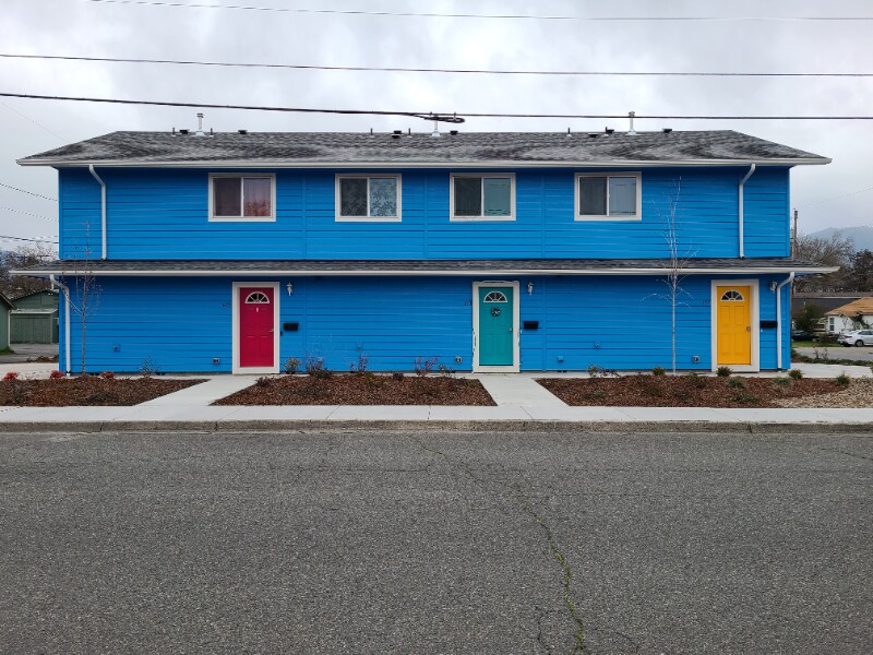 657 SE 8th St in Grants Pass, OR - Building Photo