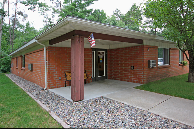 Pine Shadow Apartments in Nisswa, MN - Building Photo - Building Photo