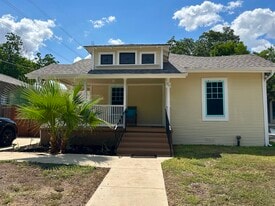 711 Hunstock Ave in San Antonio, TX - Building Photo