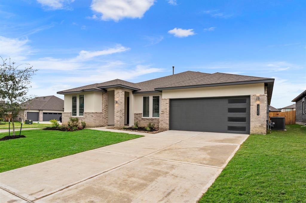 13305 Big Sky Ct in Shenandoah, TX - Building Photo