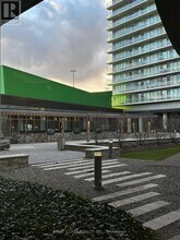 117 McMahon Dr in Toronto, ON - Building Photo - Building Photo