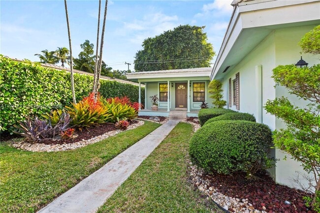 736 Alhambra Cir in Coral Gables, FL - Building Photo - Building Photo