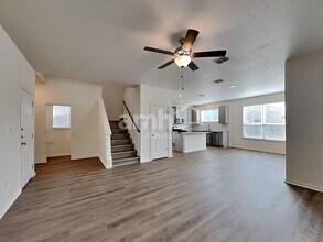 2718 Meadowood Heights in New Braunfels, TX - Foto de edificio - Building Photo