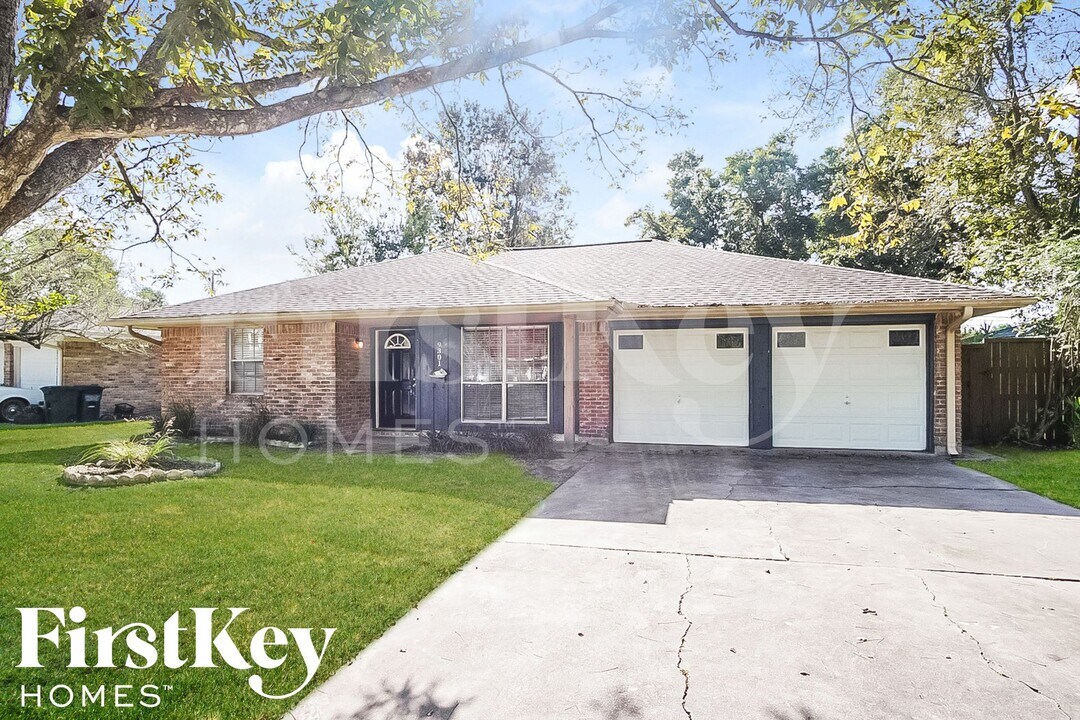 9301 Gettysburg Ave in Texas City, TX - Building Photo