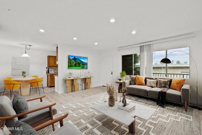 8800 Cedros Ave in Los Angeles, CA - Building Photo - Building Photo