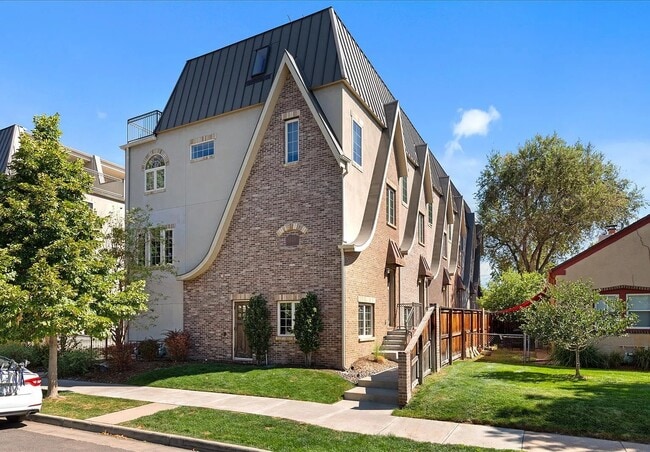 property at 948 S Pearl St