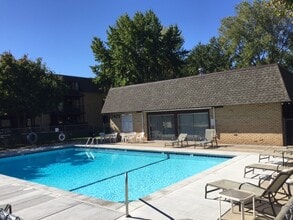 3461 Kent St, Unit 1208 in Shoreview, MN - Building Photo - Building Photo
