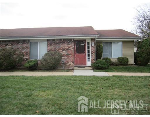 527 Belford Rd in Monroe Township, NJ - Building Photo