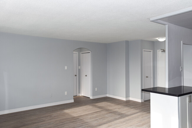 2185 Lawrence Ave E in Toronto, ON - Building Photo - Building Photo