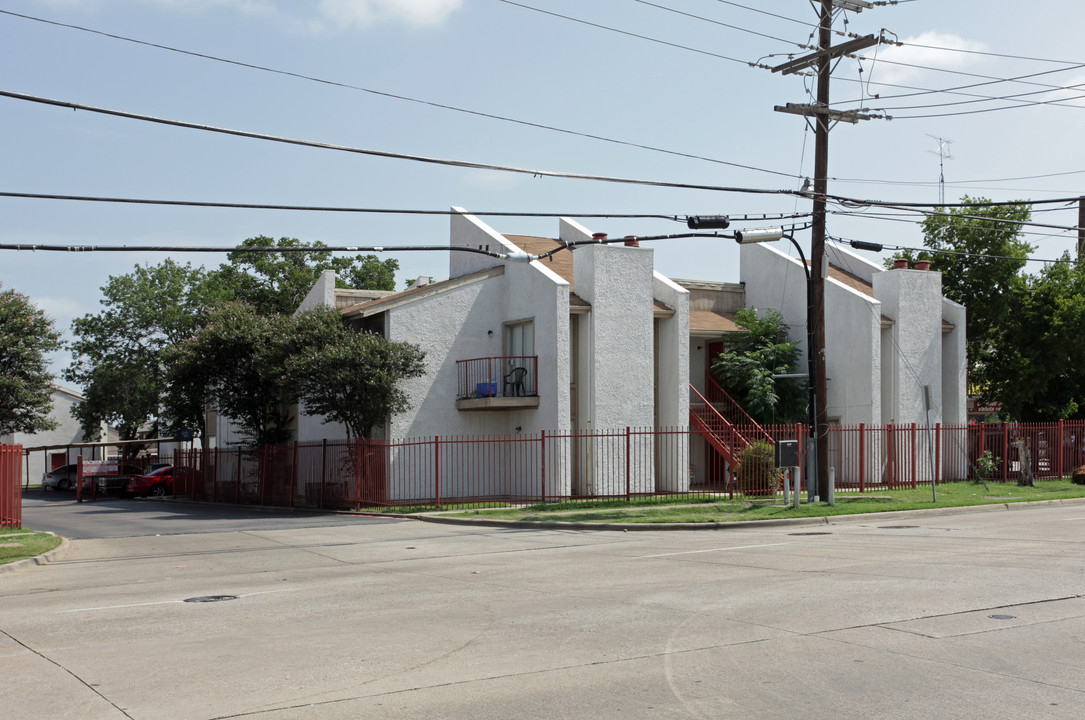 Dallas North Apartments in Dallas, TX - Building Photo