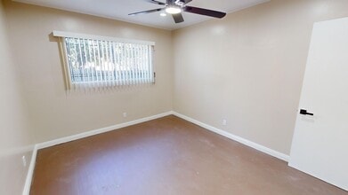 Ditman in Los Angeles, CA - Foto de edificio - Interior Photo