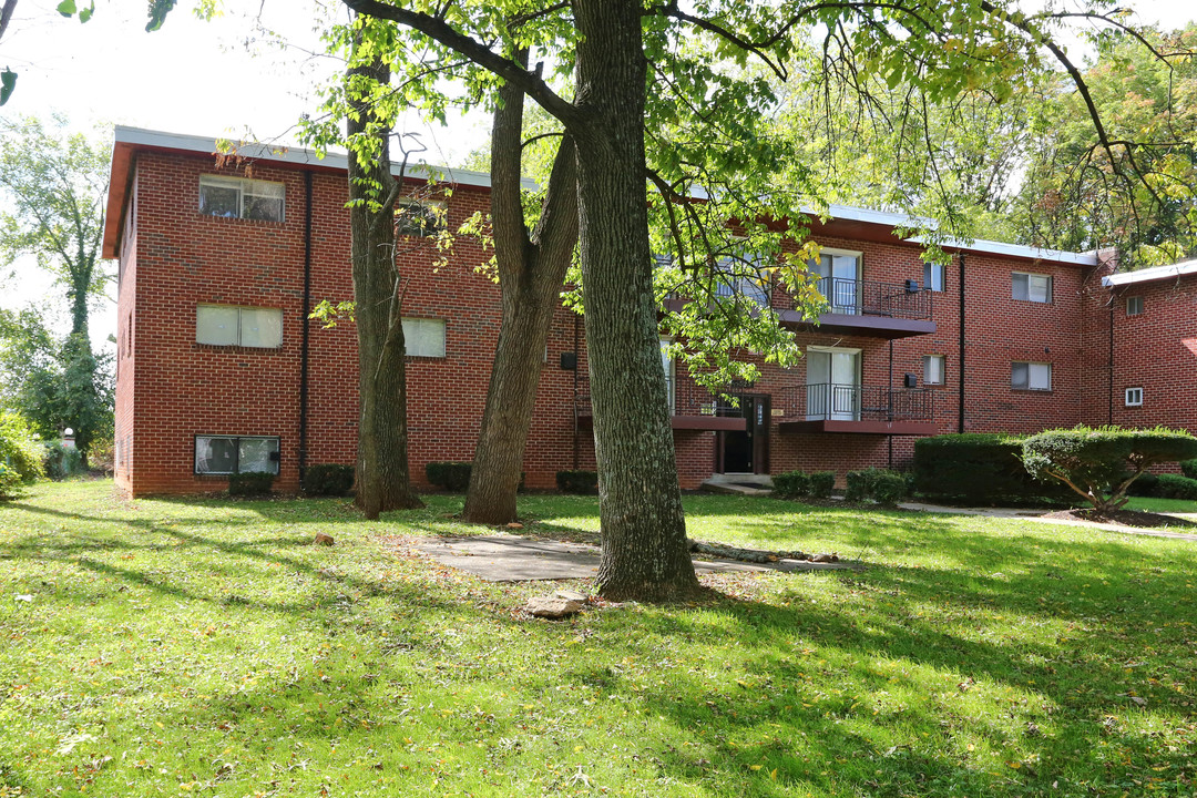 Cadillac Apartments in Baltimore, MD - Building Photo