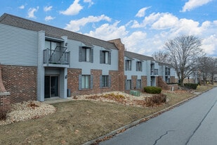 Farmingdale North Condos in Downers Grove, IL - Building Photo