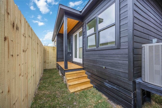 422 E 41st St in Houston, TX - Building Photo - Building Photo