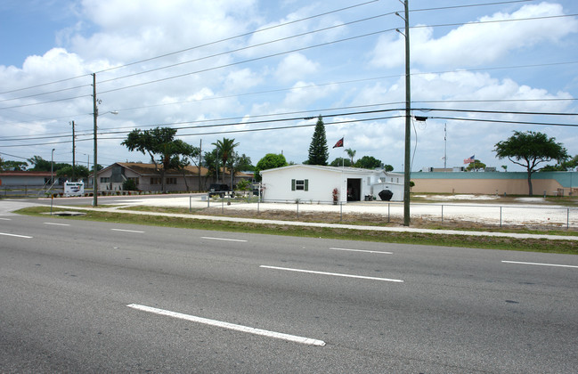 Rainbow Village of Largo in Largo, FL - Building Photo - Building Photo