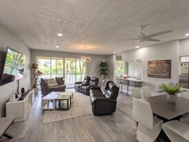 105 Half Moon Cir in Hypoluxo, FL - Building Photo