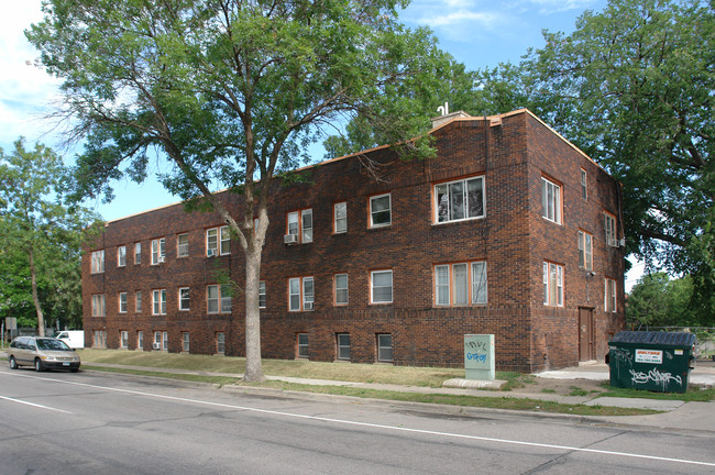 3553 Clinton Ave S in Minneapolis, MN - Foto de edificio - Building Photo