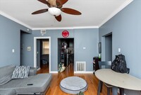 3555 W Lyndale St, Unit 1B in Chicago, IL - Building Photo - Building Photo