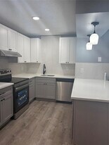 5492 Courtyard Dr in Margate, FL - Building Photo